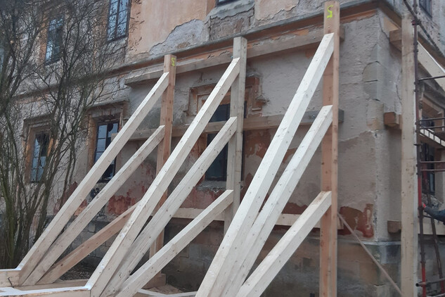 Hrádek u Nechanic - obnova hospodářského dvora